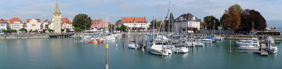 Fototapeta na wymiar Panorama: Hafen in Lindau