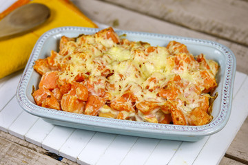 gratin de patate douce sur une table