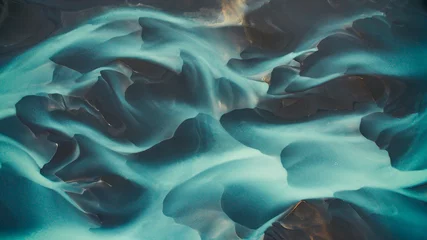 Fotobehang Slaapkamer Luchtfoto drone-weergave van een enorme rivierbedding en delta, gletsjerriviersysteem dat afzettingen transporteert van de Vatnajokull-gletsjer, IJsland