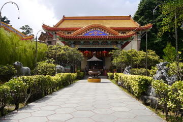 Fototapeta na wymiar Chinesischer Tempel im Garten Kek Lok Si Penang