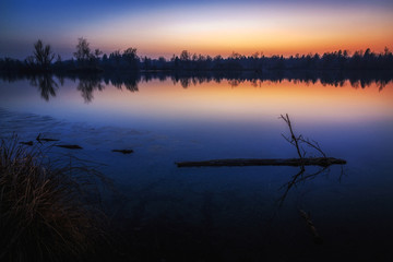 Fototapeta premium Sonnenuntergang am Weitmannsee bei Augsburg