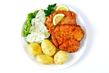 kotlet schabowy z ziemniakamii i mizerią