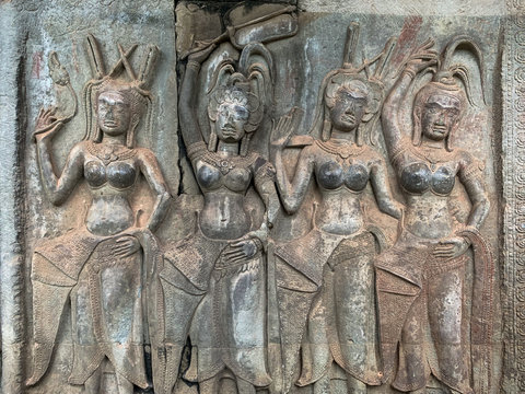 Les quatre devatas de Angkor Wat