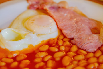 Close up shot of a traditional England style breakfast