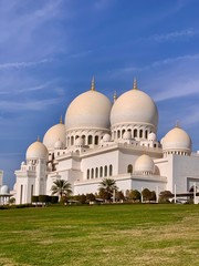 Fototapeta na wymiar sheikh zayed mosque in Abu Dhabi 