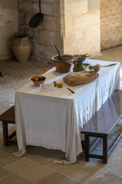  Atique interior of the kitchen in Castelnaud Castle, medieval fortress at Castelnaud-la-Chapelle, Dordogne, Aquitaine, France