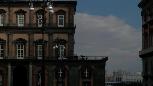N&aacute;poles. Palacio Real, sombra y luz. Campania, Italia, Europa.