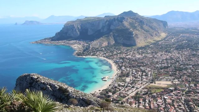 Panorama sul golfo di Mondello a Palermo in Sicilia