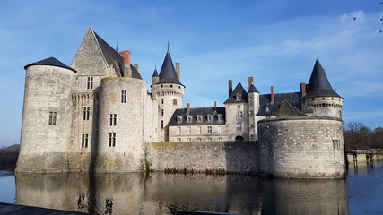 Fototapeta na wymiar Château de Sully-sur-Loire - Vue Face - Est