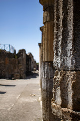 Fototapeta premium ruins of ancient temple in pompei Italy