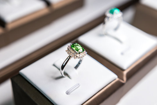 Stunning emerald stone ring on display
