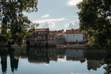 Obraz premium Picturesque landscape view of beautiful old city of Trebinje and Trebisnjica river, Bosnia and Herzegovina. Reflections of city on river. September, 2018.