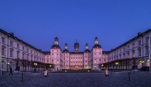 Schloss Bensberg in Bergisch Gladbach am Abend