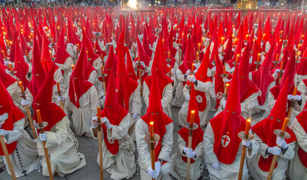 Desfile procesional del Juramento del Silencio en Zamora Espa&ntilde;a