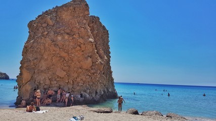 Fototapeta na wymiar rock on the beach