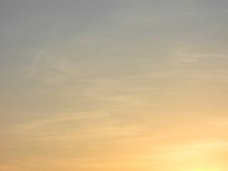 Obraz premium Beautiful clear sky sunset and dark clouds with dramatic light, Twilight sky background, Bright orange sky and light of the sun in center-Image