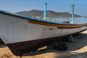 Fototapeta na wymiar Boat on the shore