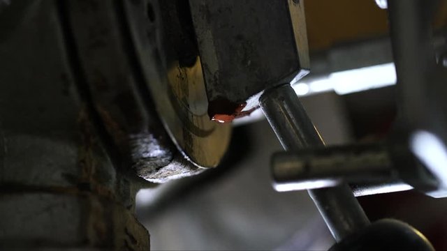 Mischer einer Gasheizung, undicht. Wassertropfen Mechanischer Regler | Gas heating mixer, leaking. Drop of water Mechanical regulator