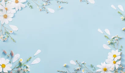 Fotobehang white flowers on paper background © Maya Kruchancova