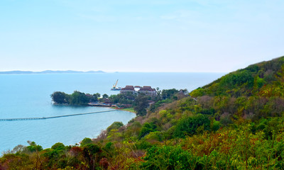 Obraz premium A swimming pool Beautiful seaside And the resting area