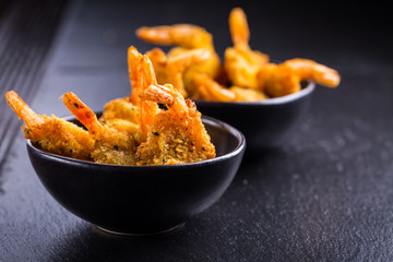 Roastet and breaded Thai shrimps with dip