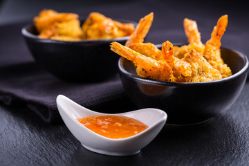 Roastet and breaded Thai shrimps with dip