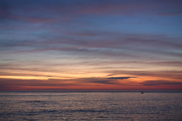 Obraz na płótnie Canvas Sea pink sunset. Beautiful color clouds.