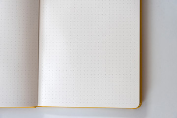 黄色のノート　背景素材　グラフィック背景　ホワイトスペース　コピースペース　余白