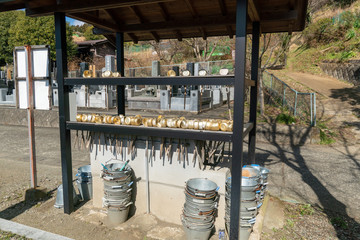 お墓の水場　ひしゃく