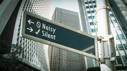 Obraz premium Street Sign Silent versus Noisy