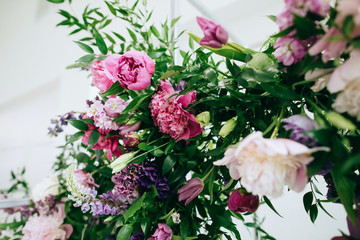Obraz na płótnie Canvas Lovely wedding arch decor with pink and purple flowers