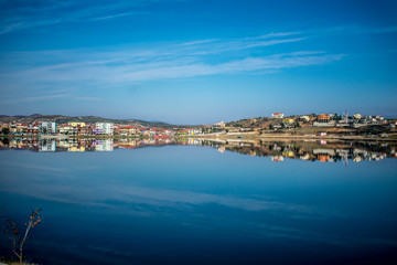Fototapeta na wymiar panorama of the city reflected at the lake