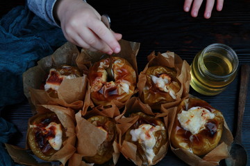 baked apples in parchment paper