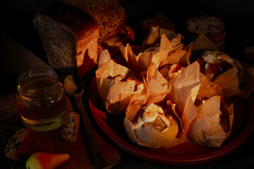 baked apples in parchment paper
