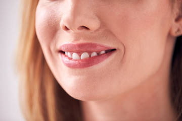 Obraz premium Close Up On Mouth Of Smiling Young Woman In Studio