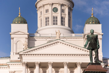 Helsingin tuomiokirkko Suurkirkko with blue sky
