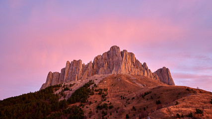 Obraz premium Golden autumn on the slopes of the mountains of the Caucasus and Adygea in the natural park Big Thach