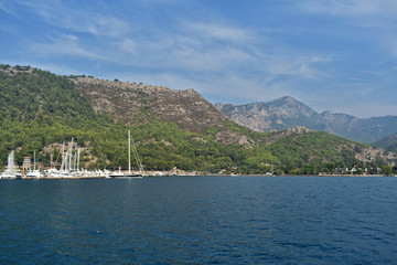 sea port at the foot of the mountains