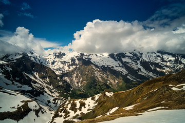 Alpen mit Schnee