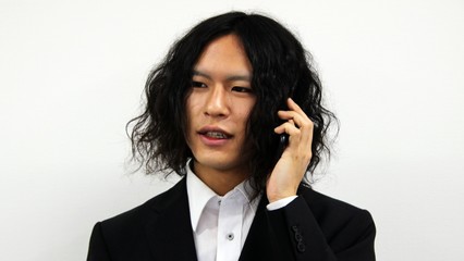 男性　ビジネス　アイデア　成功　社長　スマホ