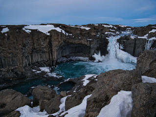 Aldeyjarfoss Wasserfall in Island am frühen Abend