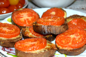 sandwiches with black bread and tomatoes