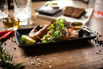 Grilled tiger prawns with chilli sauce and lime