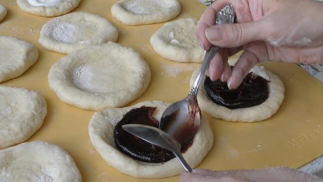 Chef makes apple jam pies