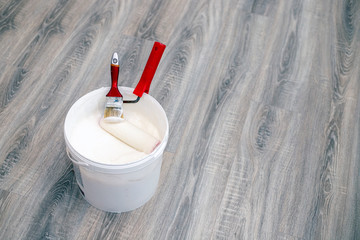 Painter glues Wallpaper. Repairs in the house. Professional master painter.