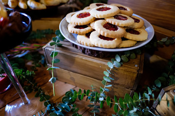 Galletas hechas a mano con frutas y chocolate