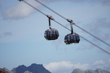 Seilbahn mit Gondeln Kabinenseilbahn 