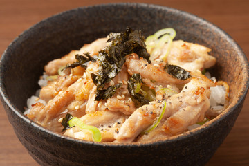 せせりのネギ塩丼