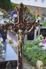 Jezus Chrystus na krzyzu, metalowa figura