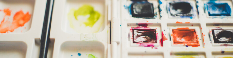 Used dirty watercolor set in white box closeup.